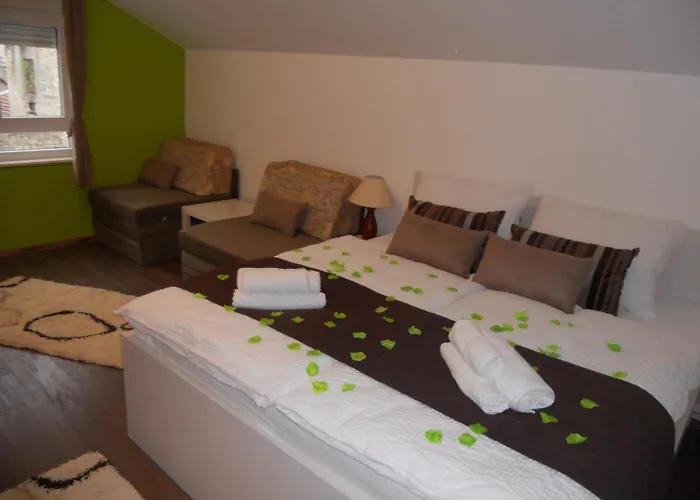 Πανσιόν Apple Line Appartments 4*